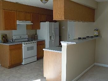 3rd image of 104 Hollow Ln