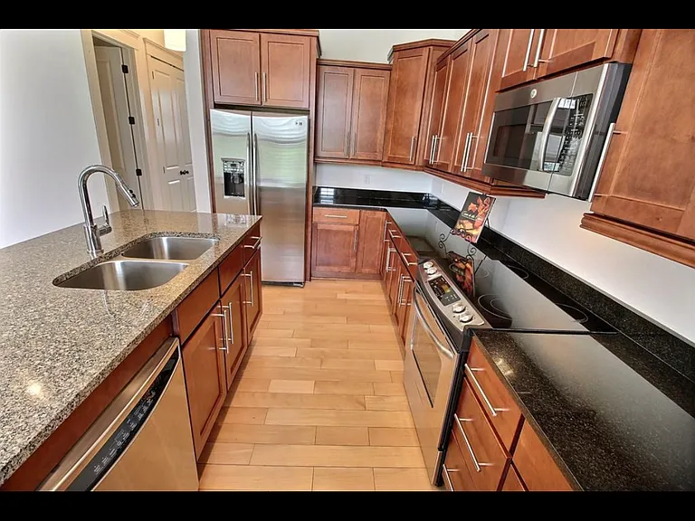 107 Butterfield St — Photo 6