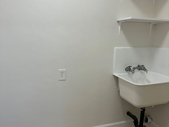 4th image of 909 N Cedar St Unit 1