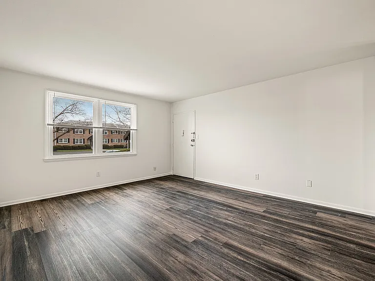 Middleboro Crest Apartments — Photo 22
