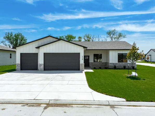 519 E Elmwood St, Valley Center, KS 67147