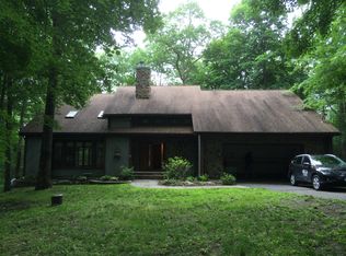 102 Lassen Ln, Milford, PA 18337