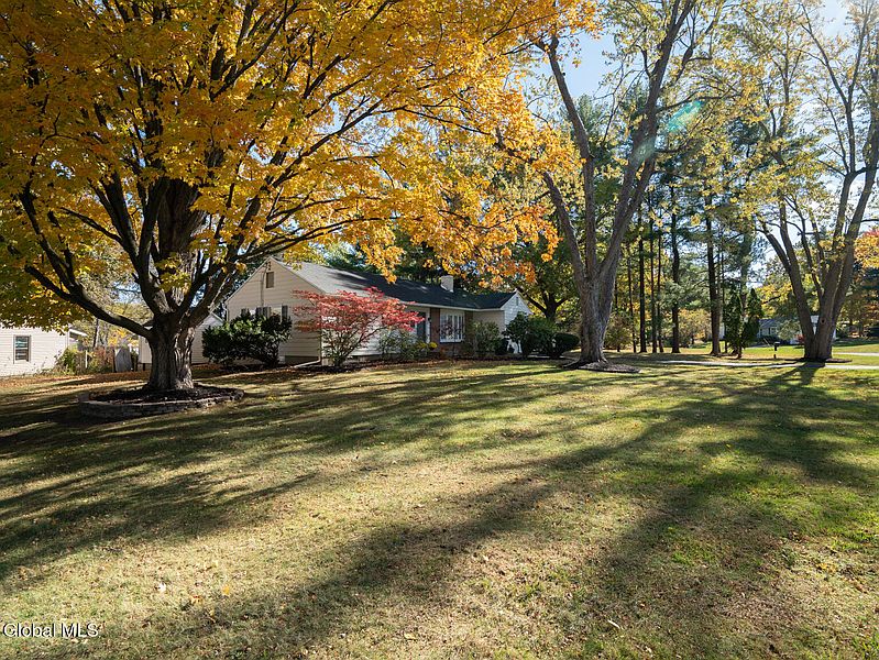 4th image of 930 Riverview Road
