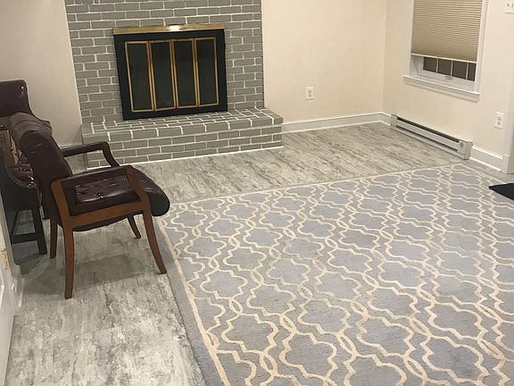 Furnished, recently-renovated floor, heating/cooling system