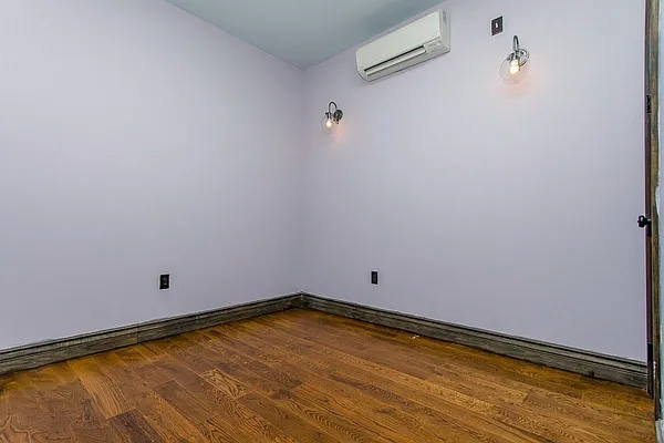 Rented by EXR | media 5