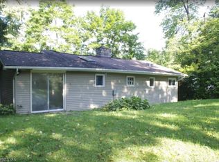 6 Beach View Ct, Stockholm, NJ 07460