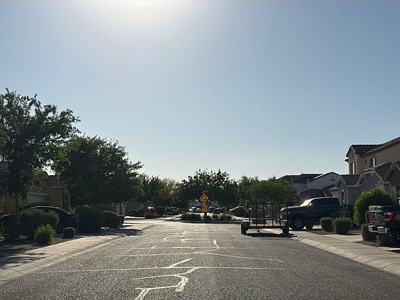 4th image of 4757 E Alamo St