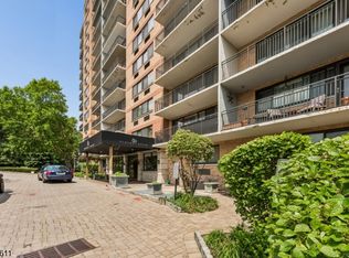 60 Parkway Dr, East Orange City, NJ 07017