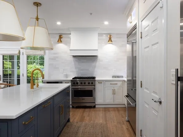 209 Victory Rd Unit 209, Quincy, MA 02171