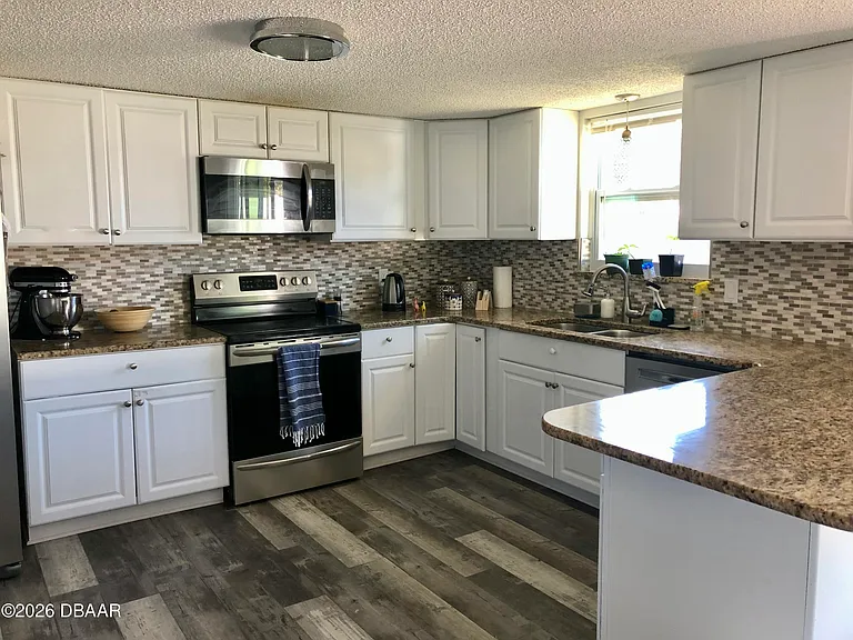 3120 Juniper Dr — Photo 2