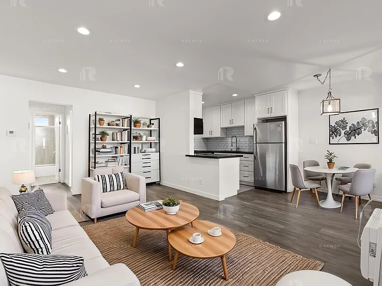(AR/GA/YO:B) 7259 Willoughby Avenue — Photo 2