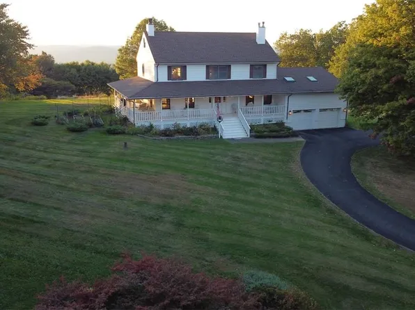 8 Birch Hill Road, Pawling, NY 12564