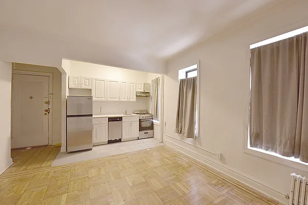 Rented by LEE & ASSOCIATES NYC RESIDENTIAL LLC | media 4