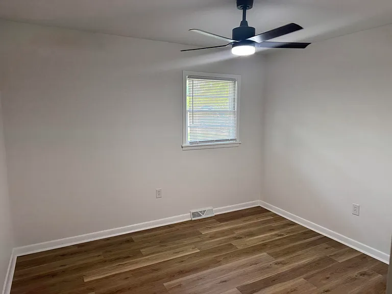 115 Lakemont Ct — Photo 4