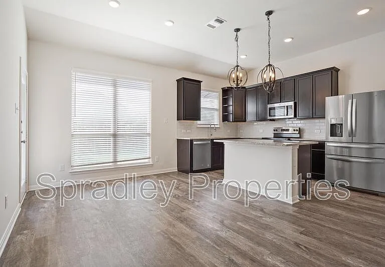 1925 Bayou Wood Ln — Photo 8