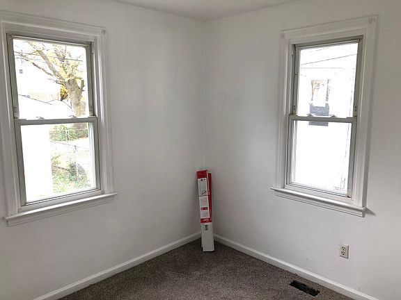 4th image of 1327 Ferris Ave