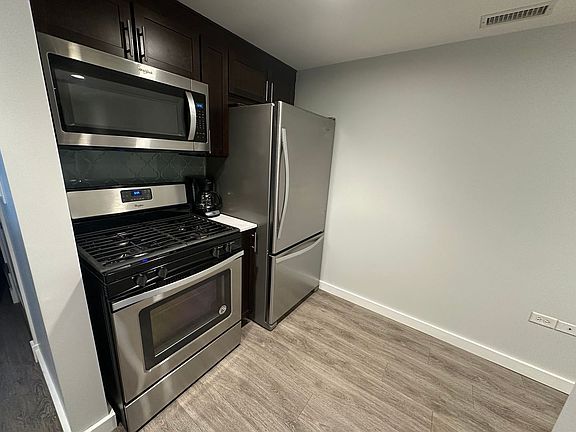 5th image of 1323 W Morse Ave #706