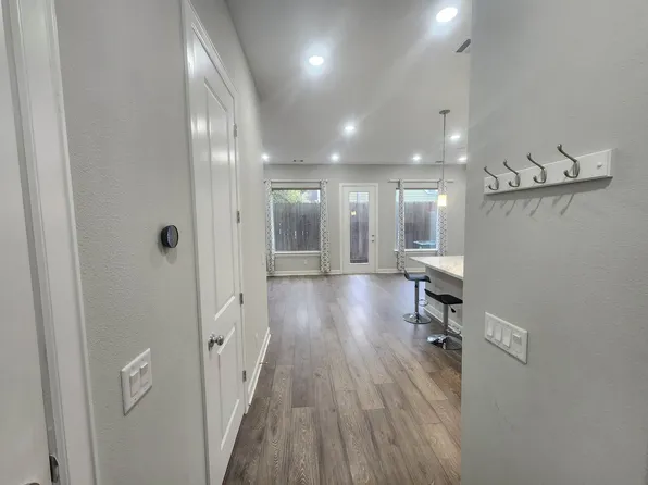 5116 Pine Reach Dr, Houston, TX 77018