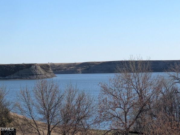 5483 Summer Ave, Glen Ullin, ND 58631