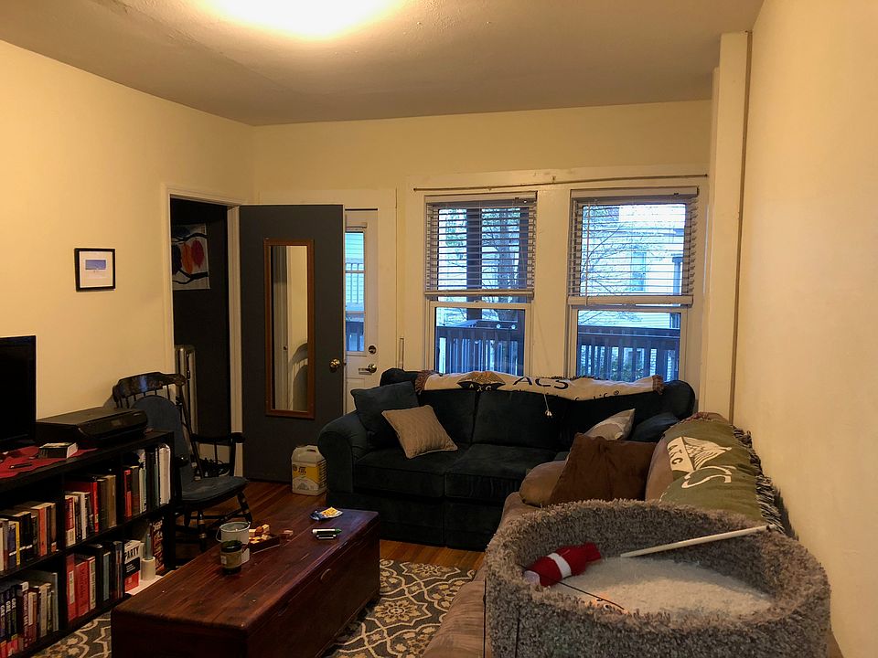 1st image of 132.5 Oxford St Unit 11
