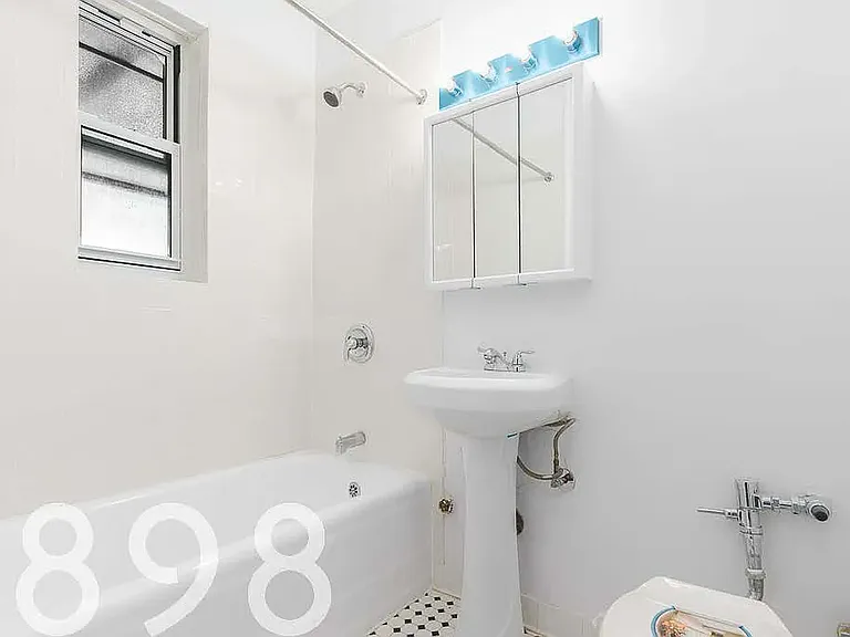 41-45 52nd St #5G — Photo 5