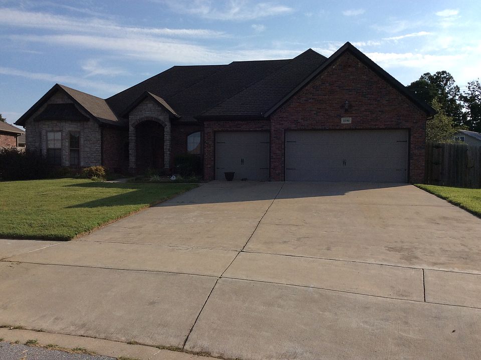 1st image of 2100 SW Pinoak Ave