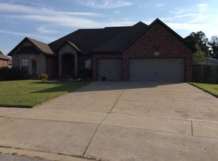 2100 SW Pinoak Ave, Bentonville, AR 72713