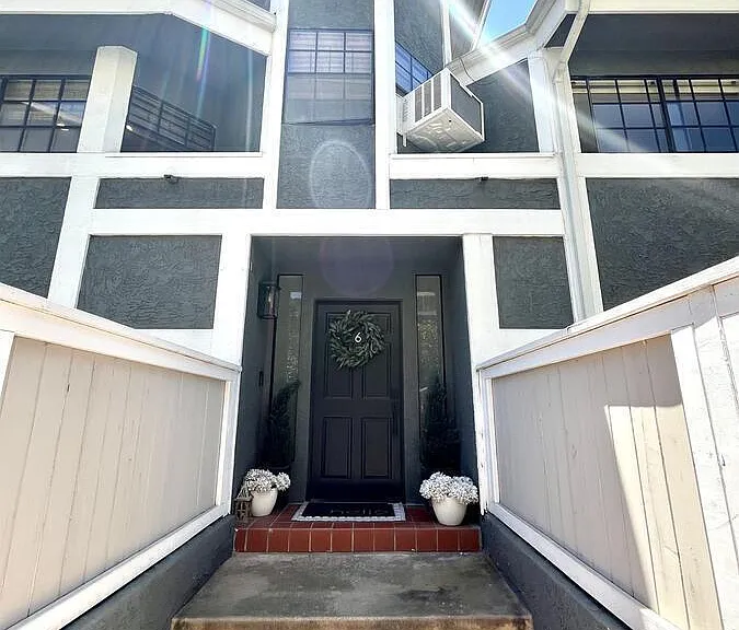 2019 Carnegie Ln #6 — Photo 2