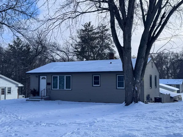 618 E Gustavus Ave, Fergus Falls, MN 56537