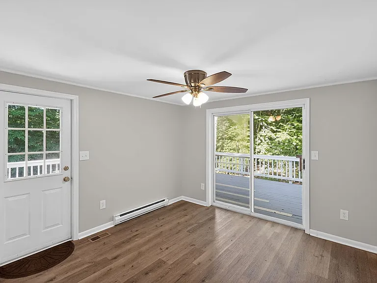 4225 Robinson Rd — Photo 21