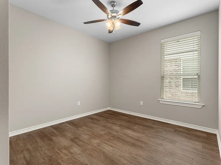 311 Maplewood Cir — Photo 14