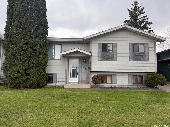 138 WEYAKWIN DRIVE, Saskatoon, SK S7J 4M5