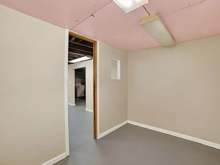 1568 Parker Dr — Photo 19