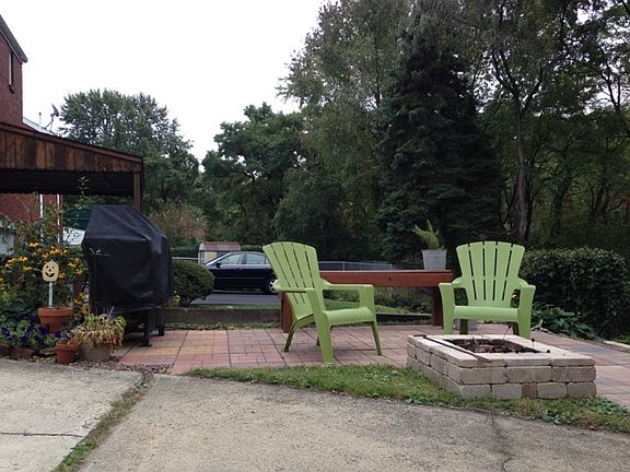Built In Firepit Area! 
