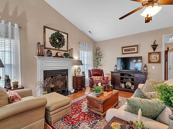 5th image of 1036 Merlot Ct