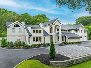 4 Heather Ct, Dix Hills, NY 11746