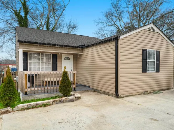 1411 Classic Chase Dr, Dalton, GA 30721