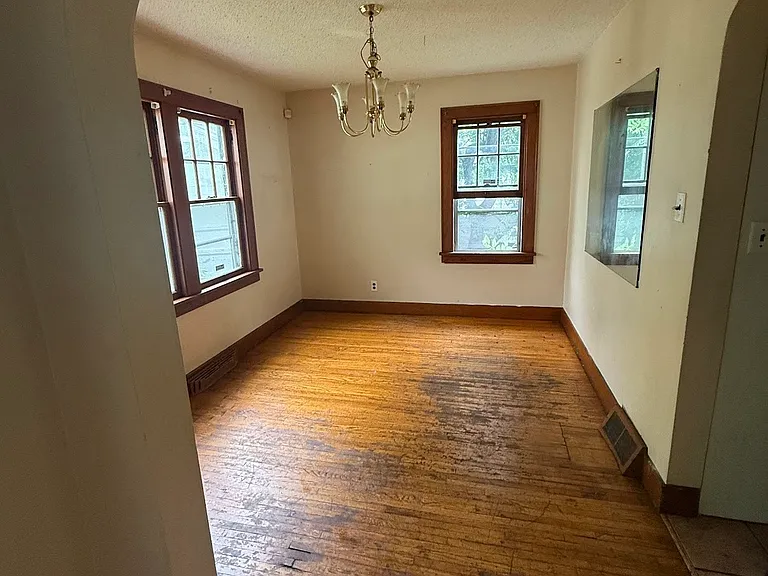 1073 W Packard St — Photo 7