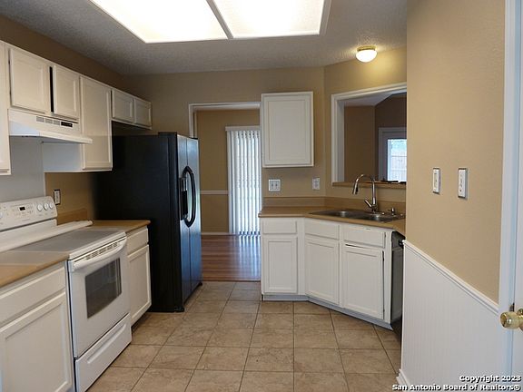 4th image of 13923 Dove Hollow Dr