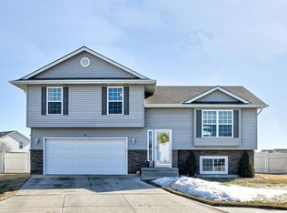 30 Osprey Cir, Council Bluffs, IA 51501
