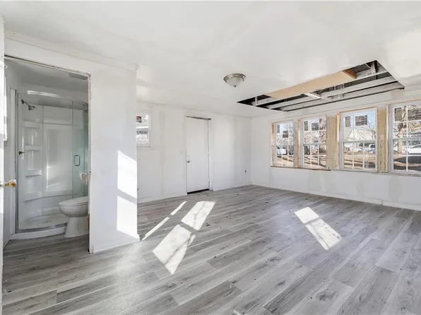 817 W White Oak St, Independence, MO 64050