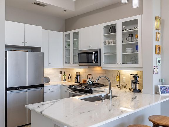 5th image of 200 Manufacturers Rd APT 707