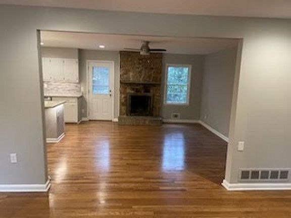 5th image of 2332 Springside Ln