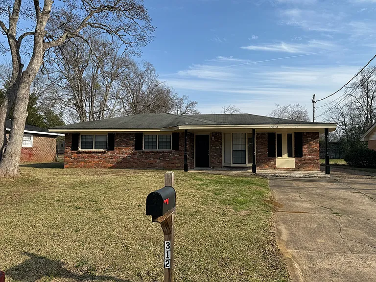 312 Upton Rd — Photo 1