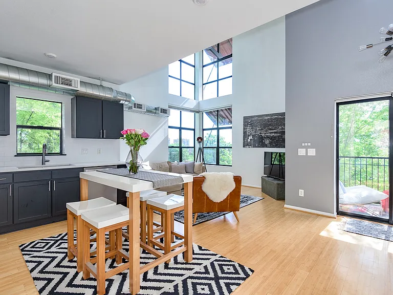 2034 W 31st Ave — Photo 4