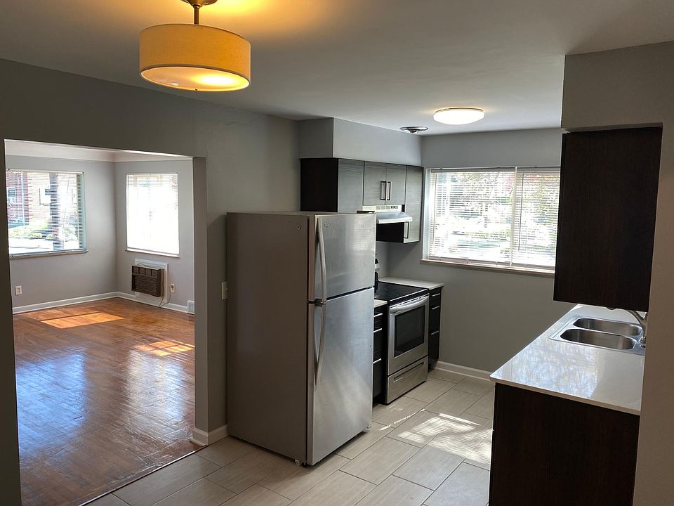1st image of 2955 Linwood Ave APT B