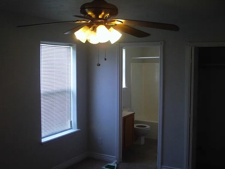 1139 NE Saddleridge St — Photo 8