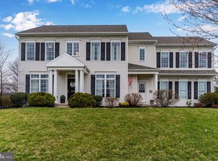 7374 Country View Dr, Harrisburg, PA 17112