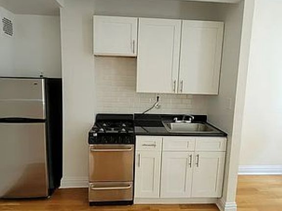 3rd image of 302 W 87th St #85