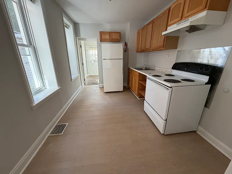 1026 Bennett St — Photo 3